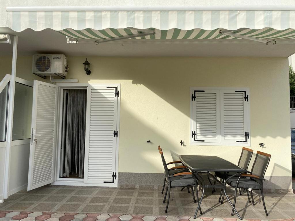 Apartmani Znaor Baška Voda Exteriér fotografie