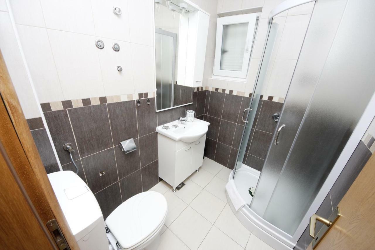 Apartmani Znaor Baška Voda Exteriér fotografie