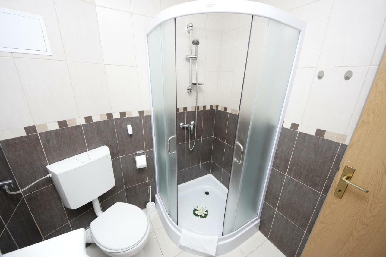 Apartmani Znaor Baška Voda Exteriér fotografie